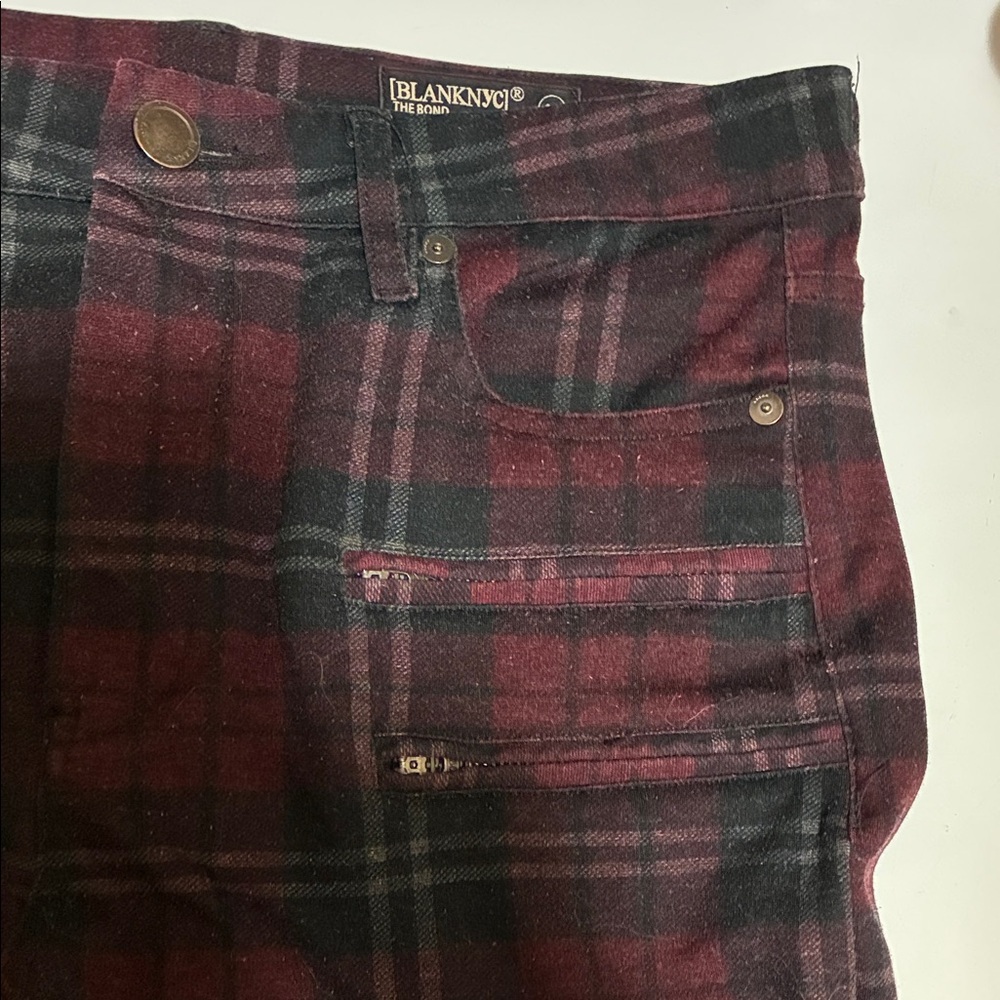 BLANK NYC "The Bond" Skinny Midrise Plaid Pants in Maroon & Black. 29 - Picture 5 of 17